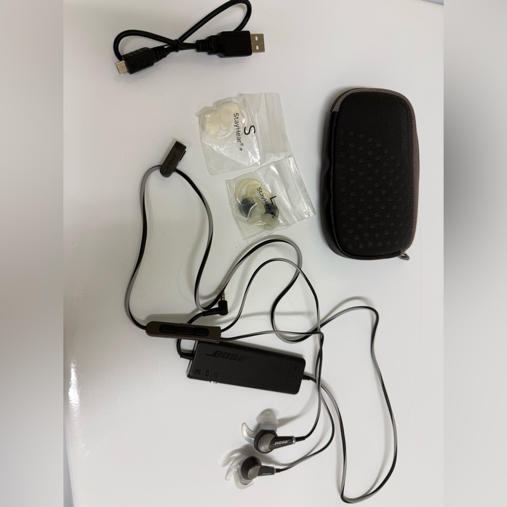 Bose Quiet Comfort - Noise Canceling Black Wired Earphones with Accessories